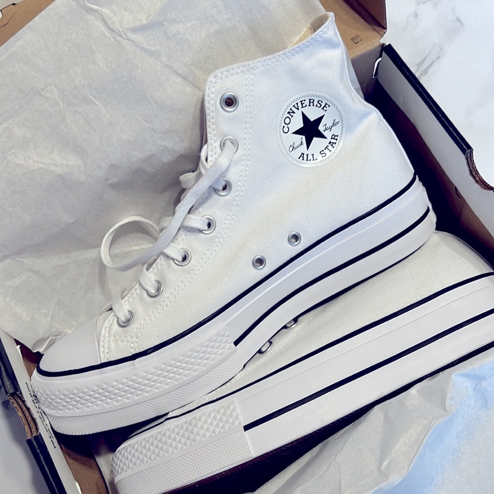 Converse White Chuck Taylor All Star Lift Platform High Sneakers Size 9.5